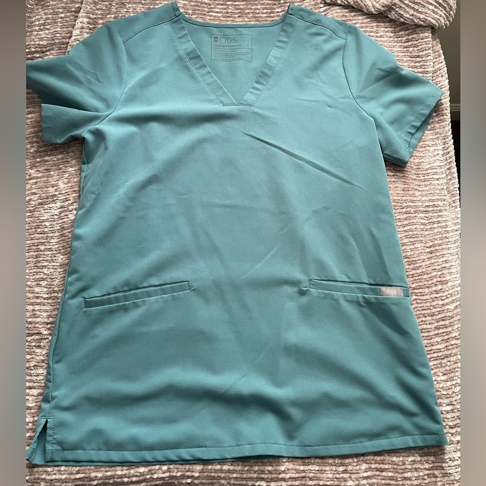 Figs Casma Three-Pocket Scrub Top